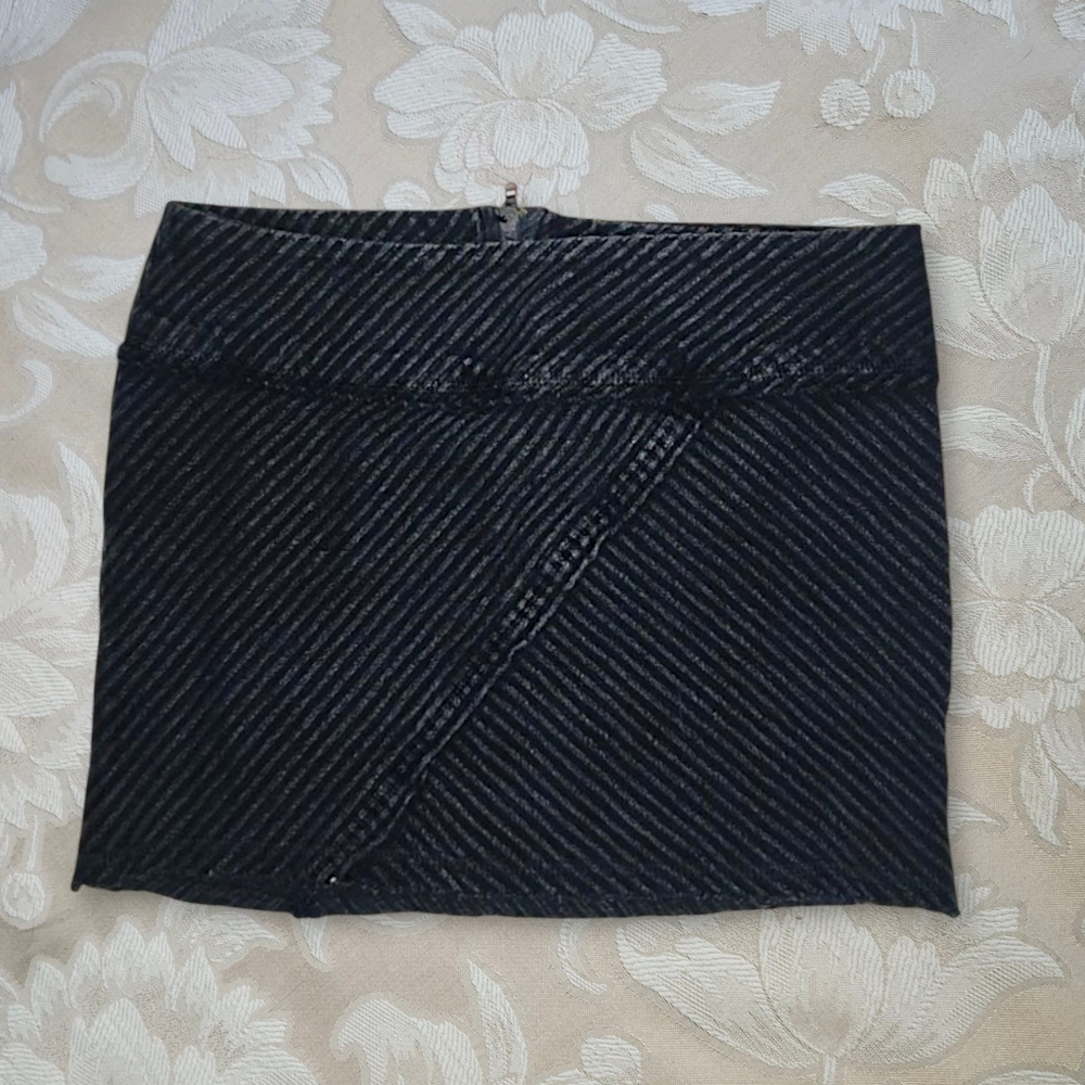Brand: Silence + Noise (Urban Outfitters) Size S